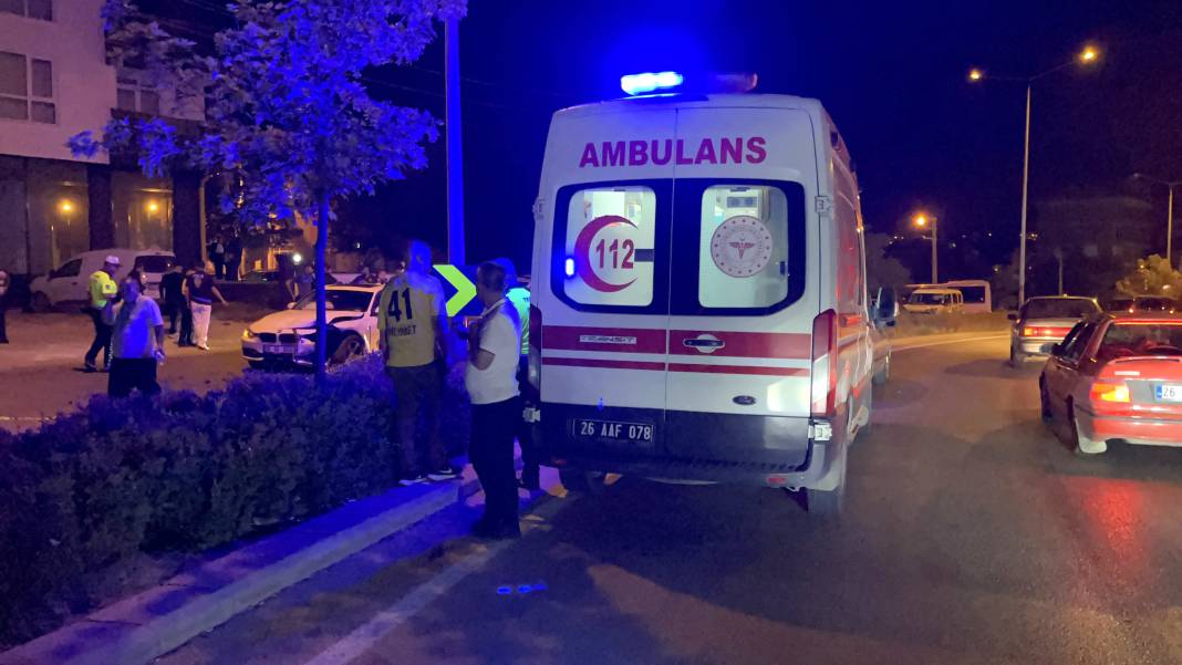 Ters yöne giren otomobil kazaya neden oldu: 1 ölü, 5 yaralı 8